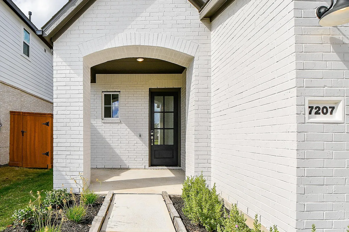 Building Photo - 7207 Prairie Heights Dr