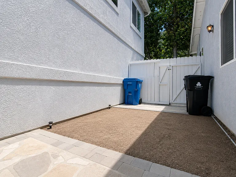6730 Balboa Blvd — Photo 19