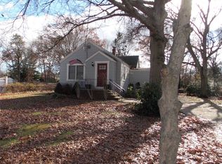 82 Beech St, Islip, NY 11751