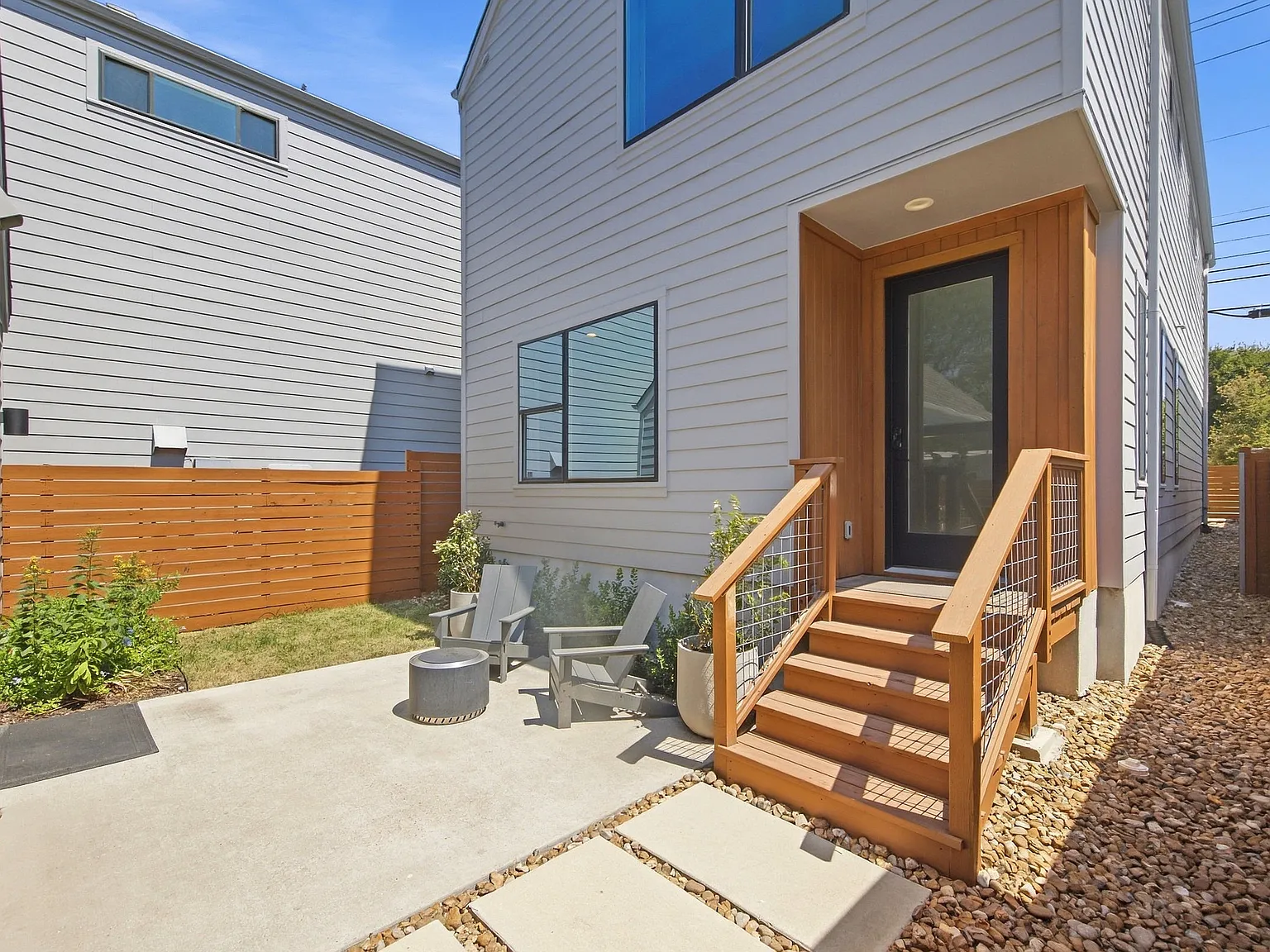 4 bed, 2186 sqft, $4,350 — Photo 1