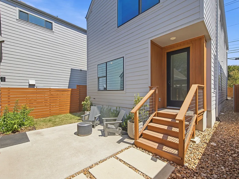4020 Airport Blvd #3