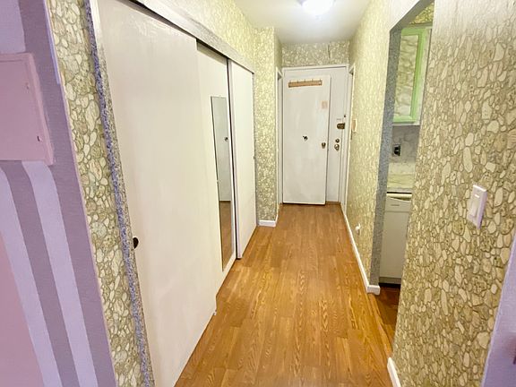 5th image of 2 Elmwood Park Dr Floor 1