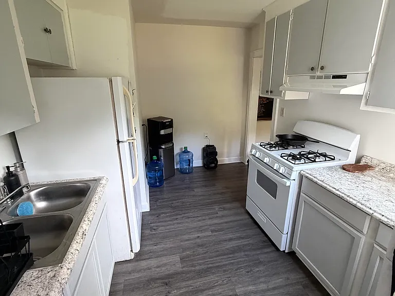 202 Mayfield Dr — Photo 9