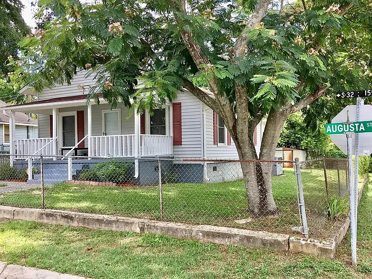 300 Augusta St — Photo 1