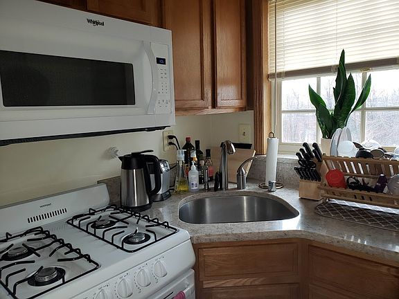5th image of 915 Church St APT 3