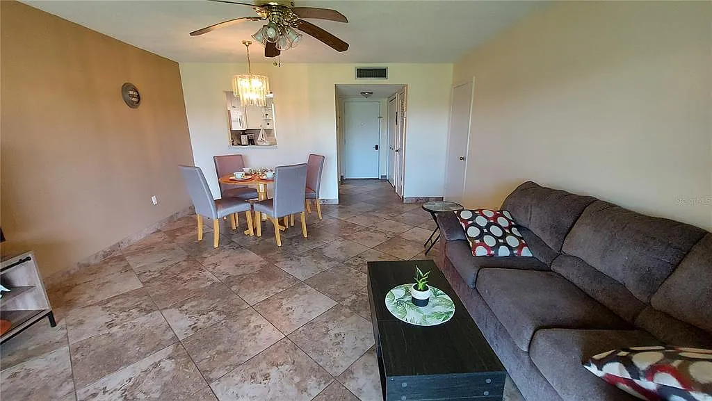 2 bed, 1.0 bath, 894 sqft, $1,500 — Photo 1