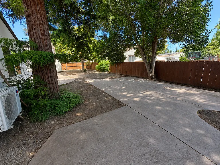 2245 Ceanothus Ave — Photo 17