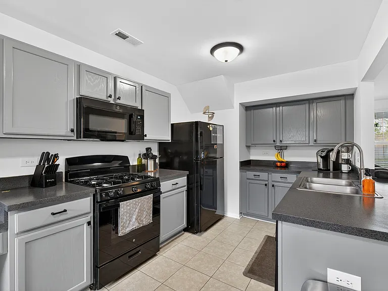 939 Four Seasons Blvd — Photo 9