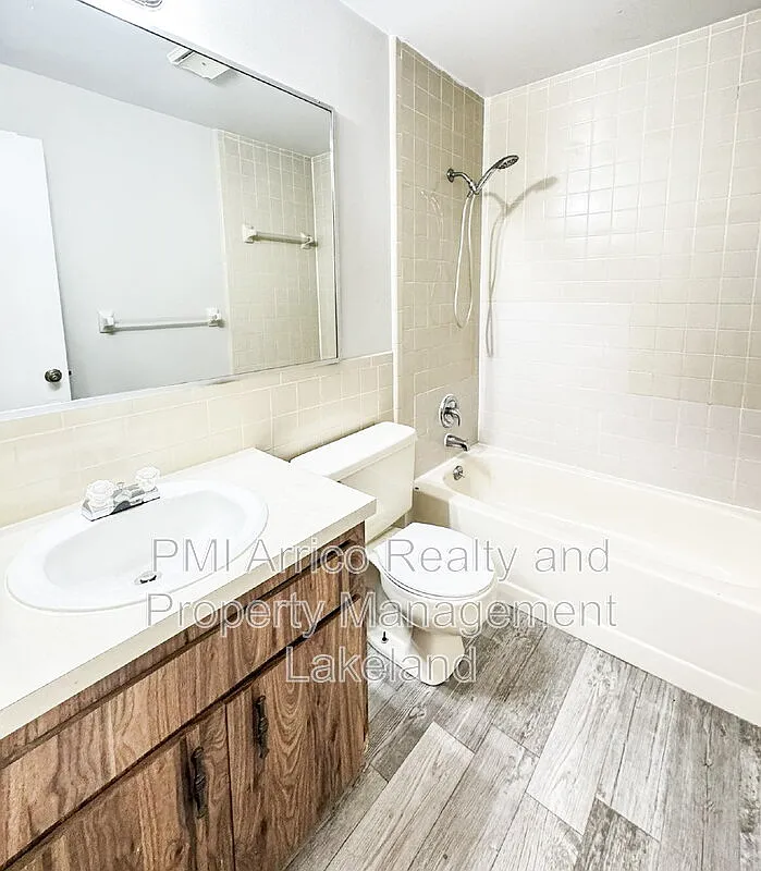 2 bed, 1.0 bath, 895 sqft, $1,175 — Photo 3