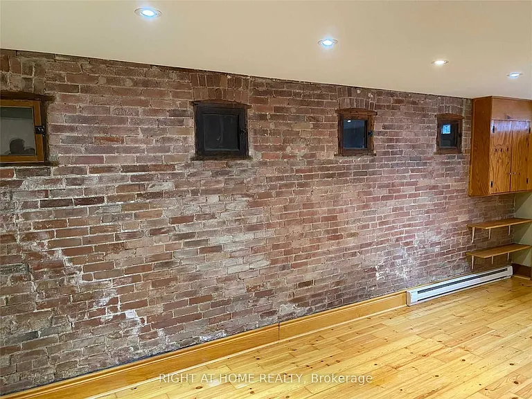 22 Croft St — Photo 12