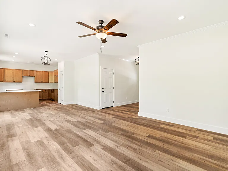 5706 Zurich Way — Photo 6