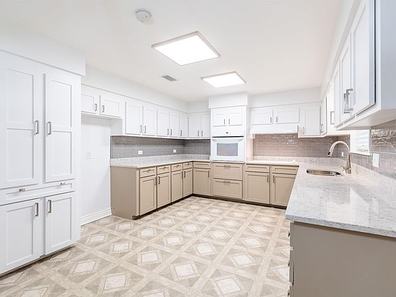 4th image of 1510 Saint Charles St