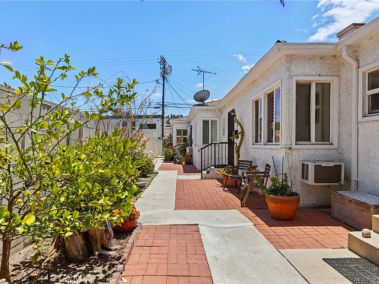 14618 Moorpark St #D — Photo 14