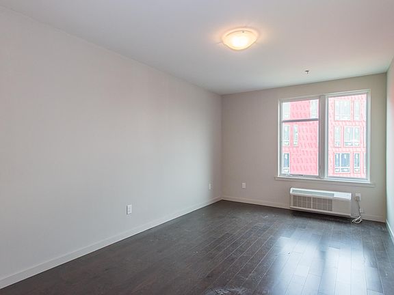 5th image of 361 Newark Ave APT 401