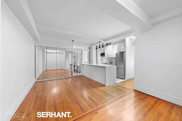 Living room, photo 2