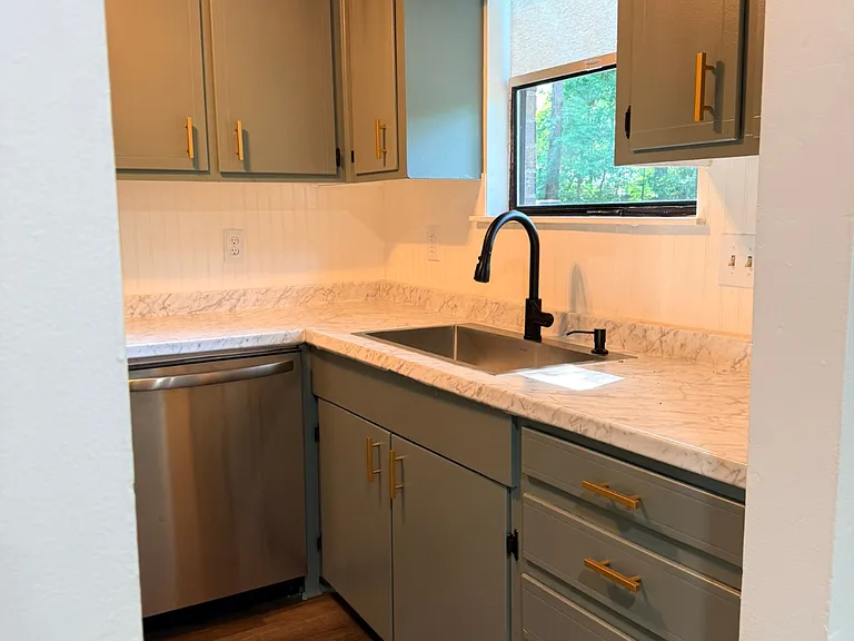 114 Langley Dr #B — Photo 3