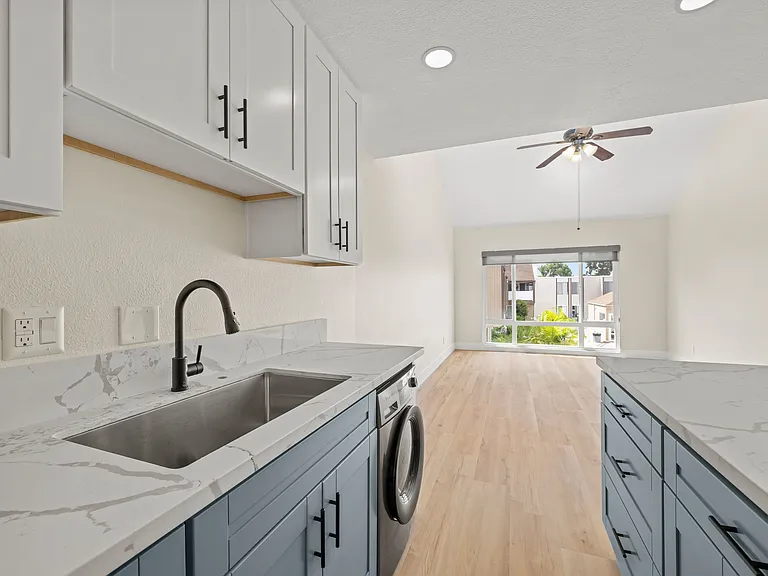 8034 Linda Vista Rd #2G — Photo 5