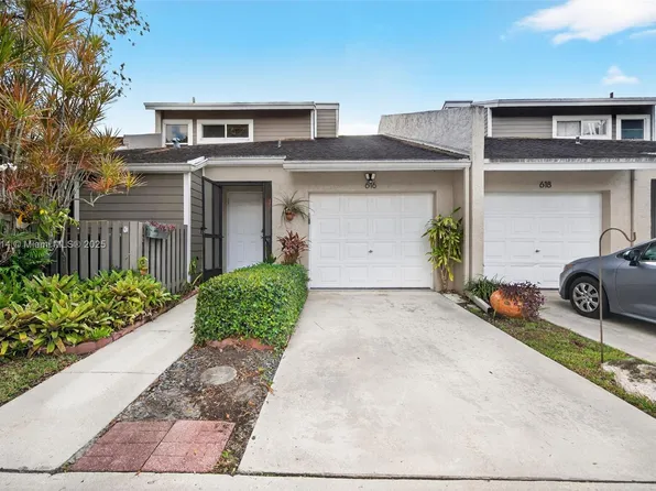 616 Woodgate Ln, Sunrise, FL 33326