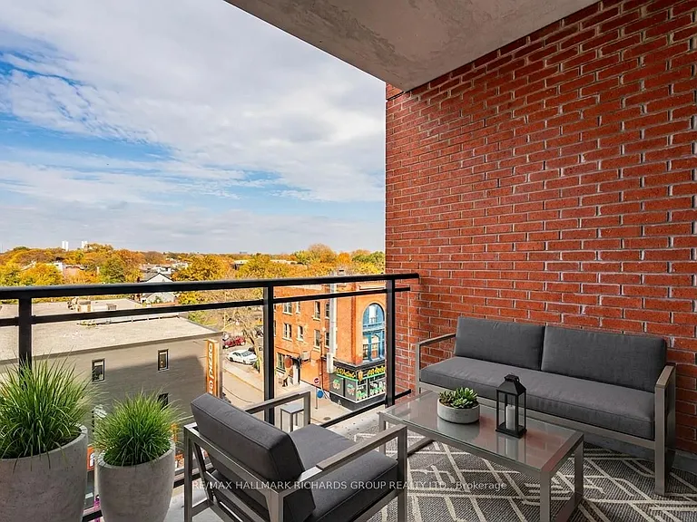 665 Queen St E #401 — Photo 9