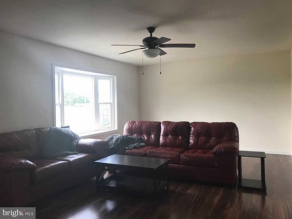 3rd image of 43 Pepperwood Dr