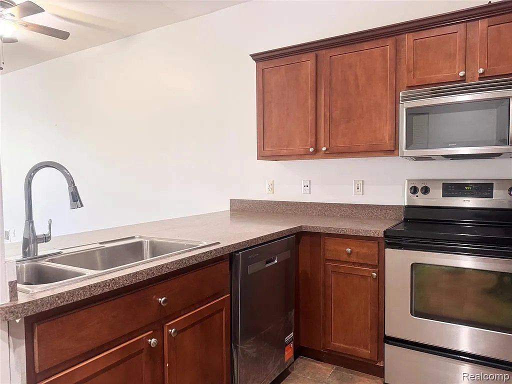 Building Photo - 3757 Cherry Creek Ln #51