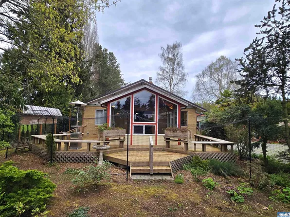 81 Bogey Ln, Sequim, WA 98382