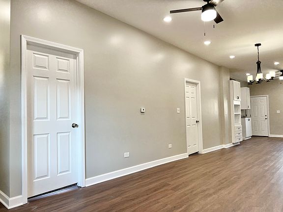 4th image of 10711 S Green Bay Ave