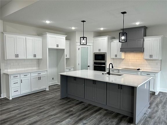 3rd image of 2344 NE Colonnade Ave