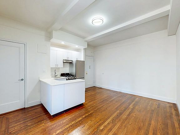 4th image of 140 E 46th St APT 2R