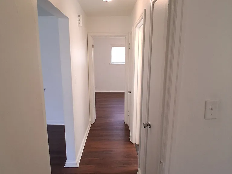2605 W Victory Ln — Photo 3