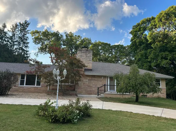 5907 N Elm Ln, Peoria, IL 61614