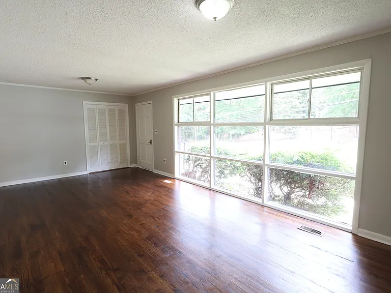 1465 Irwinton Rd — Photo 3