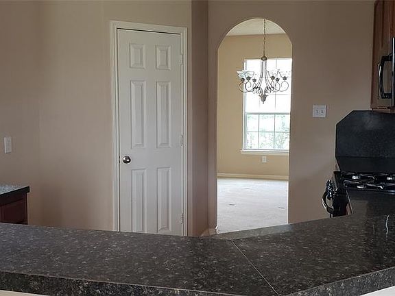 4th image of 9131 Creekside Dr