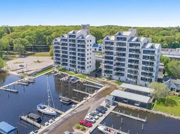 2964 Lakeshore Dr Unit E204, Muskegon, MI 49441