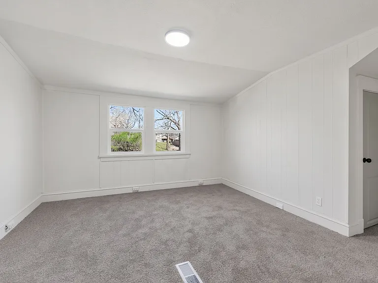 2711 Elmwood Ave — Photo 7