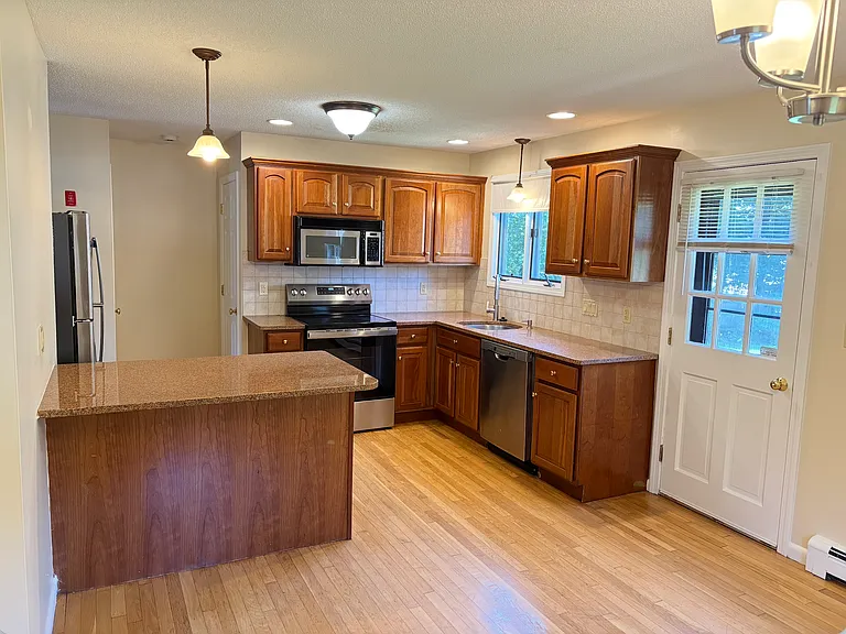 7 Oak St #5 — Photo 5