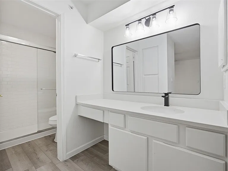 501 W 26th St #108 — Photo 7
