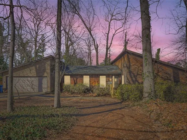 1012 Deer Chase Ct, Stone Mountain, GA 30088