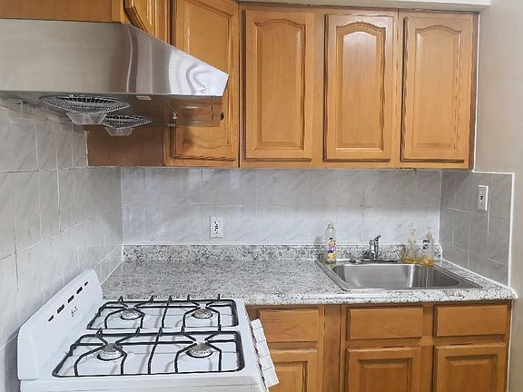 4th image of 1-205 Bay 14th St #1
