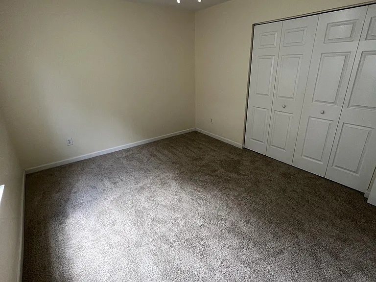 221 Fox Grove Cir #1 — Photo 9