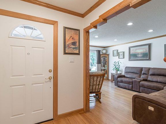 5th image of 8433 Lake Forest Dr