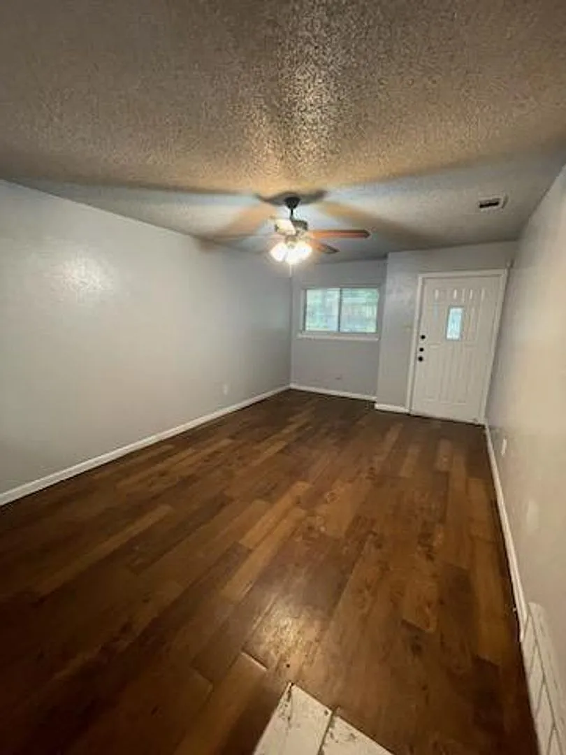Single-Family Home Available! — Photo 3