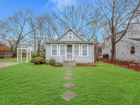 7 Lafayette Avenue, Mastic, NY 11950