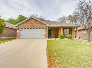 636 Clearbrook St, Azle, TX 76020