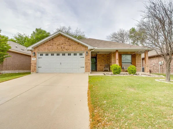636 Clearbrook St, Azle, TX 76020