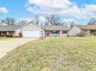 206 Lexington Dr, East Peoria, IL 61611