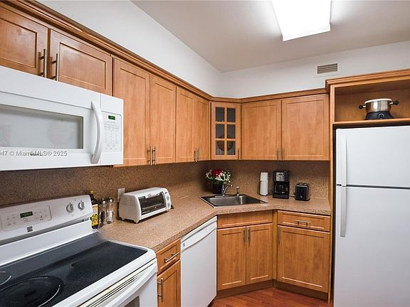 5th image of 5600 Collins Ave #56008A