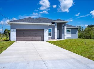 2712 21st St W, Lehigh Acres, FL 33971
