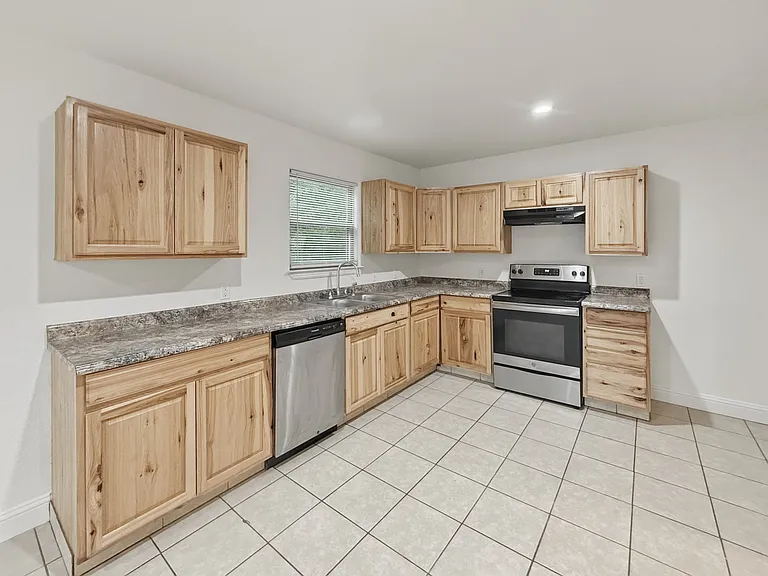1020 Corral Dr — Photo 6