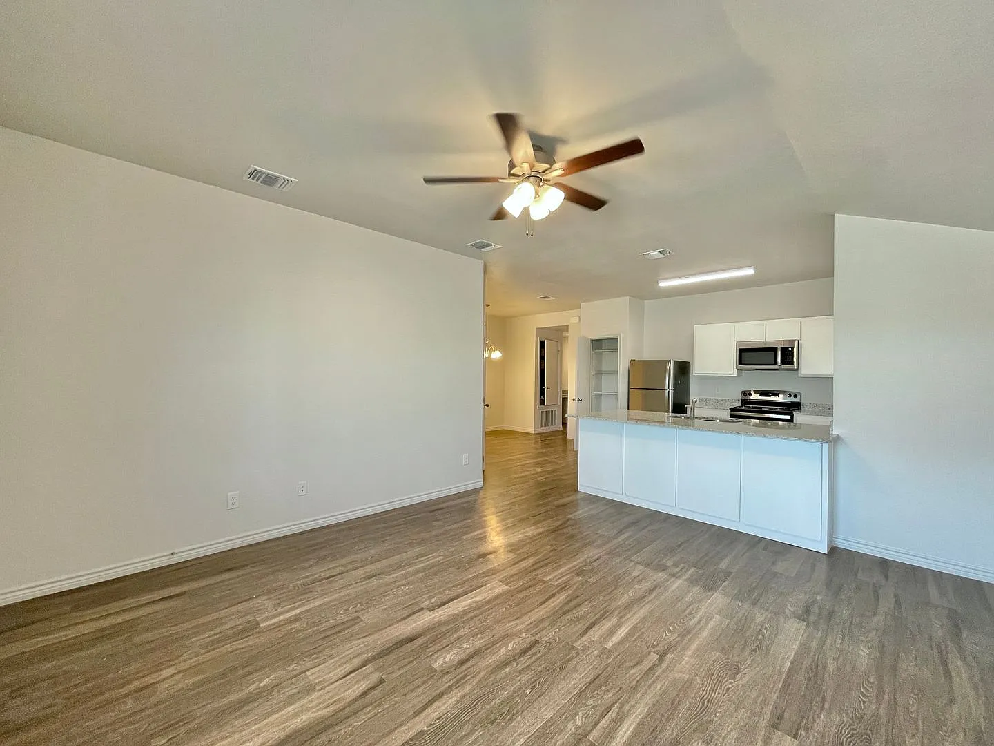 1802 Montell — Photo 2